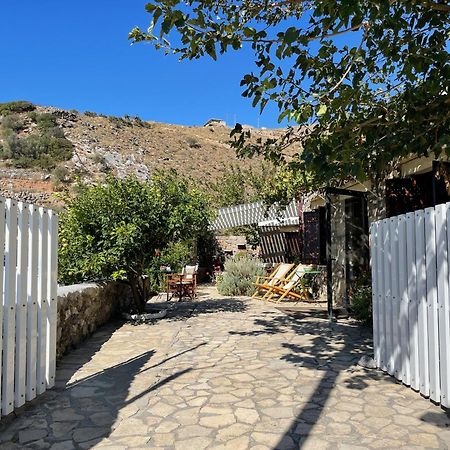 Villa La Familia Maison Traditionnelle プラキアス エクステリア 写真