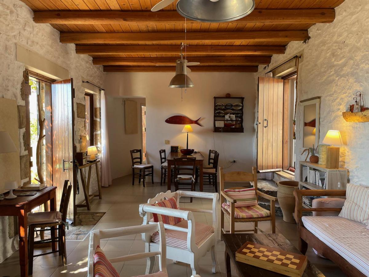 Villa La Familia Maison Traditionnelle プラキアス エクステリア 写真